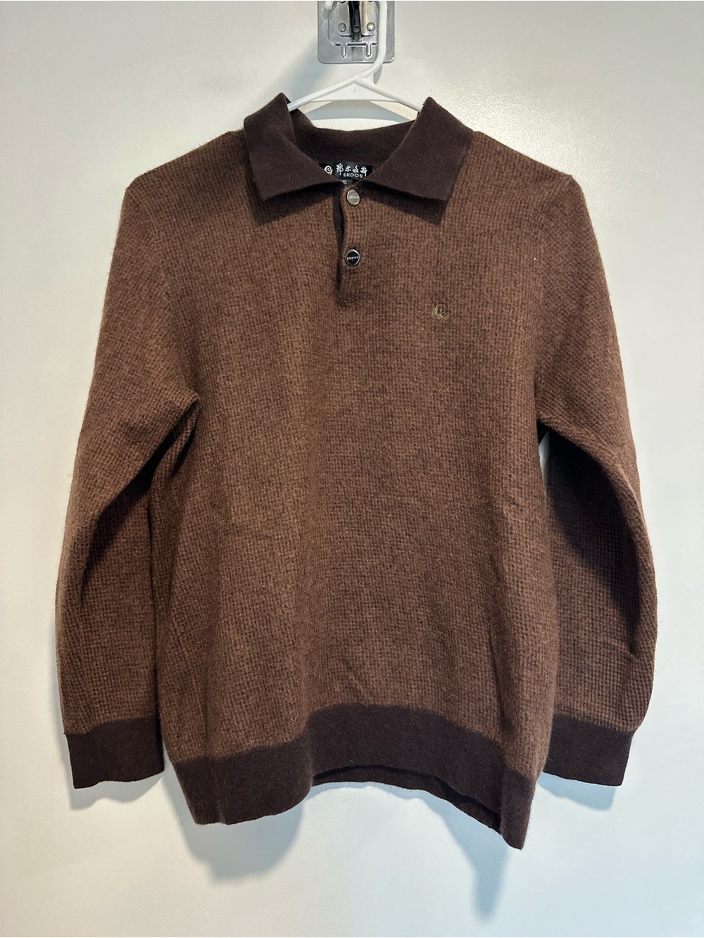 Erdos Luxury Men’s Two Tone Brown Henley Button Collared Soft Cashmere Sweater.